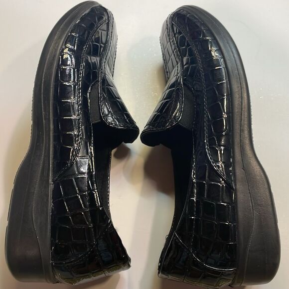 Instreet Womens Black Leather Slip On Alligator Pattern Shoes Sz 7.5 - Picture 7 of 13